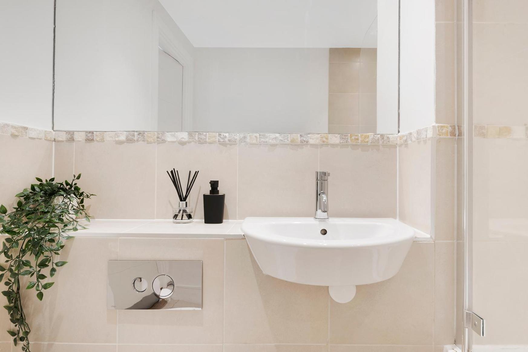 Hermitage Road Apartment By Morethanstays Londen Buitenkant foto